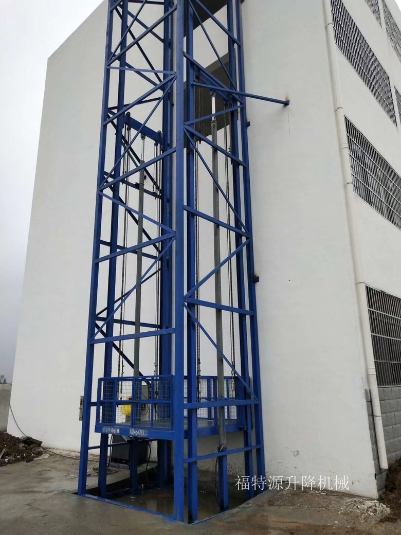 室外導(dǎo)軌式升降機(jī) 室外導(dǎo)軌式升降機(jī)